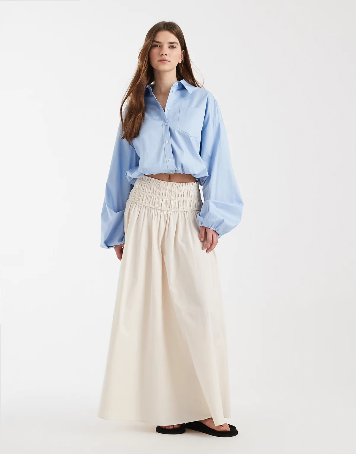 – Maxirock in Steinbeige mit gesmoktem Bund