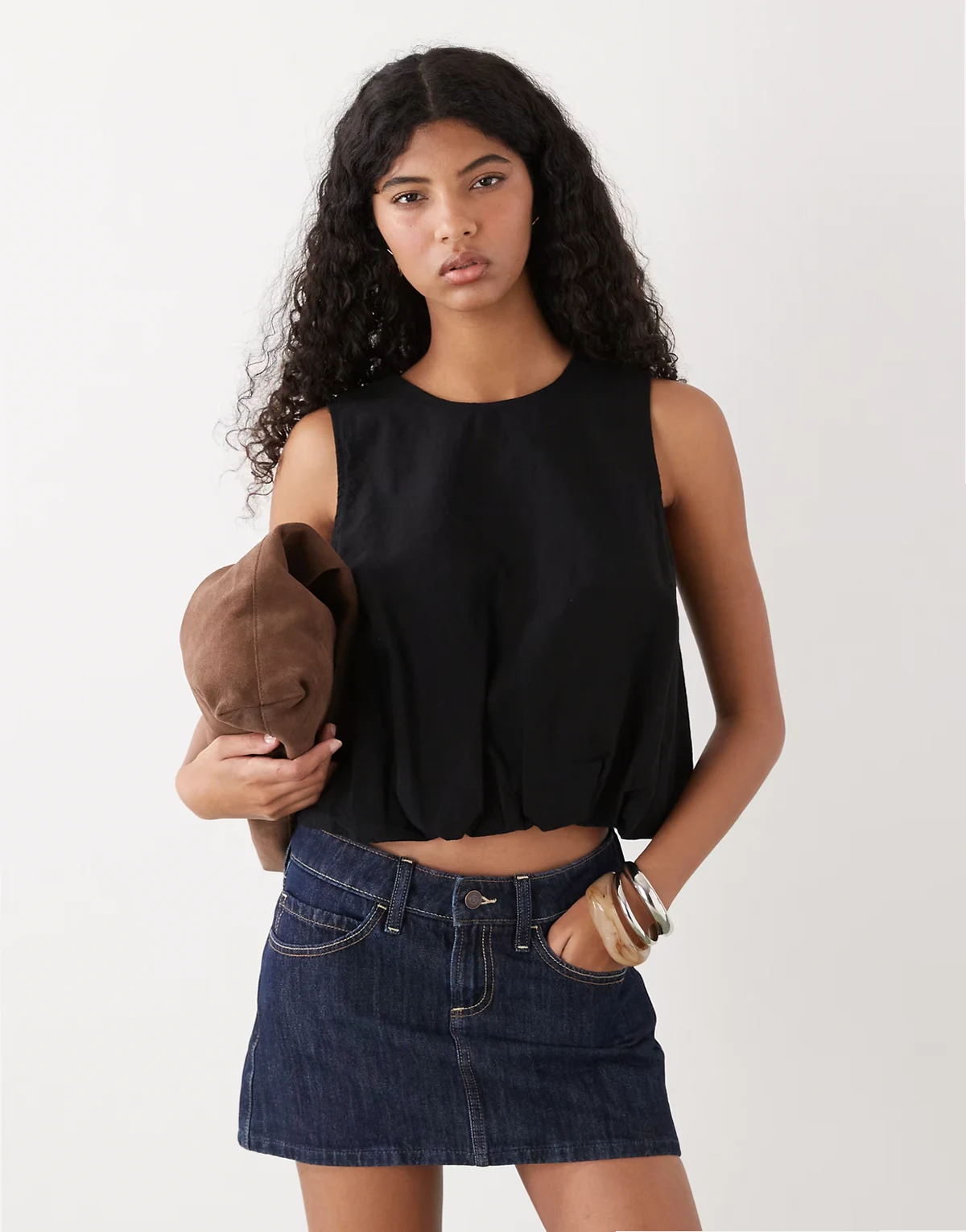 – Czarny lniany top