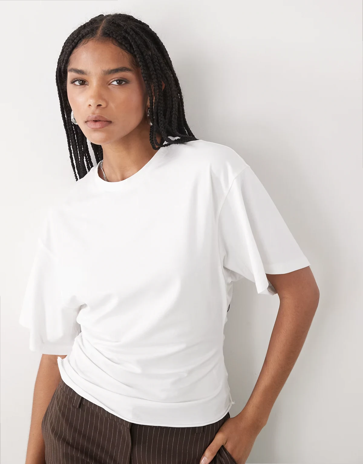 – T-Shirt in Weiß mit geraffter Taille