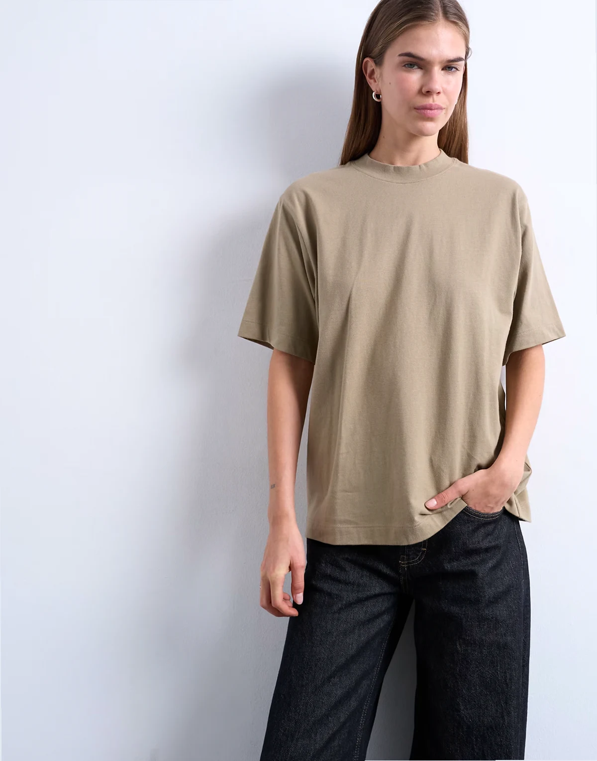 Premium – T-shirt basic w kolorze taupe z krótkimi rękawami