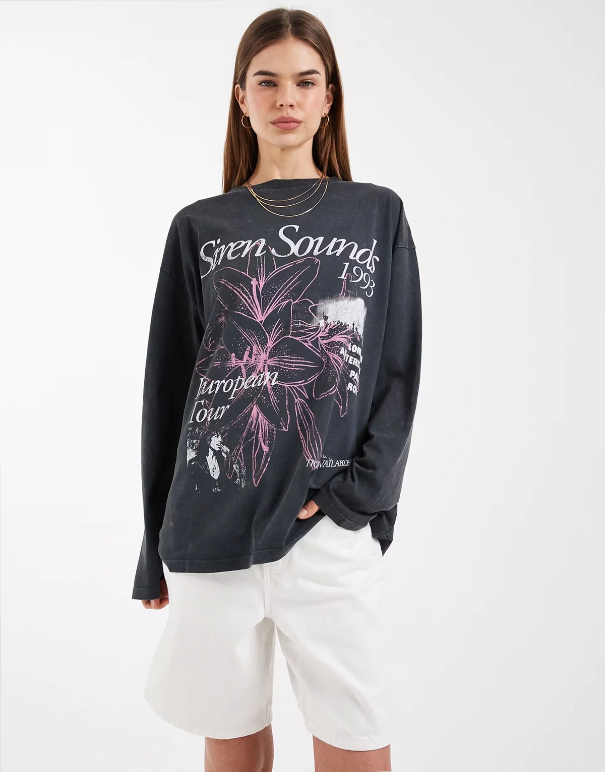 – Grafitowy sprany T-shirt z długimi rękawami i grafiką z syreną