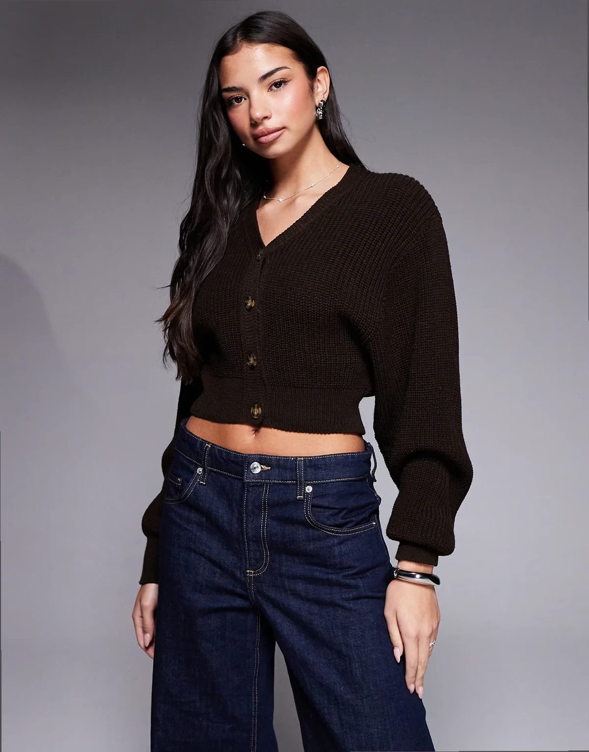 Exclusive – Brązowy, zapinany na guziki, krótki kardigan z balonowymi rękawami i dekoltem w szpic