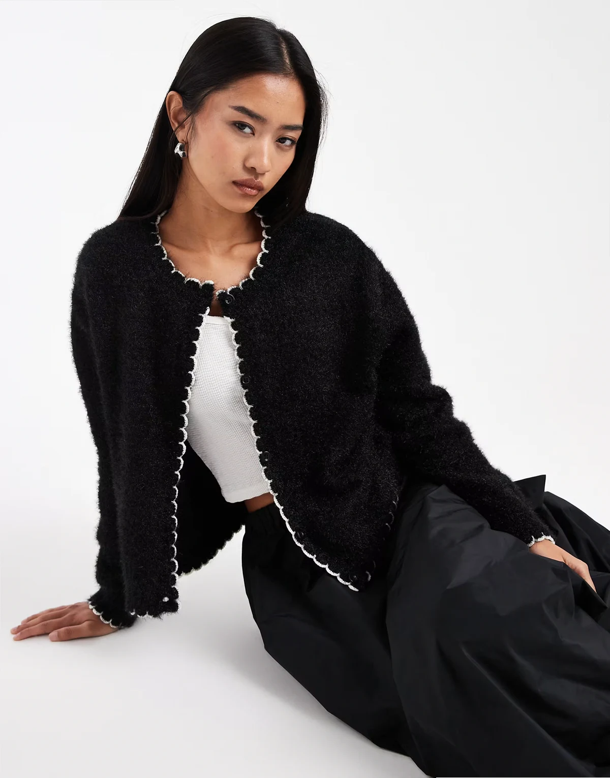 – Grobe Strickjacke in Schwarz mit Languettenstich