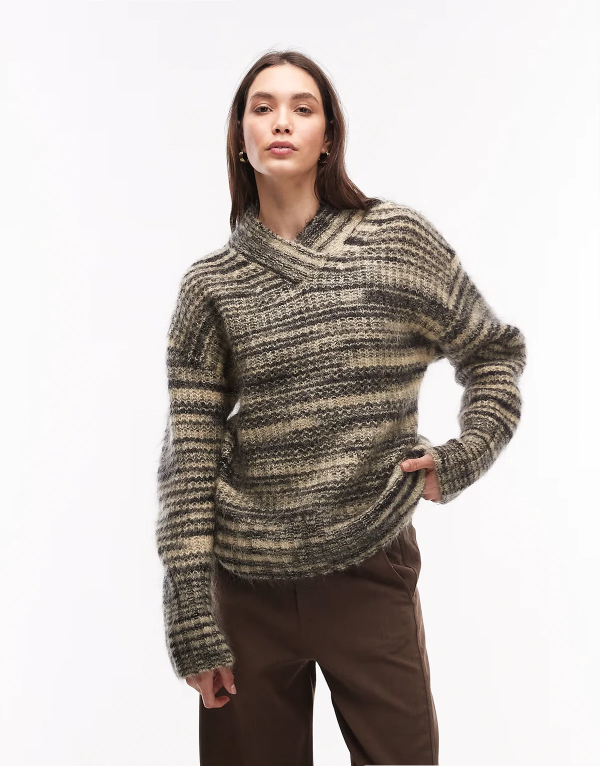 – Pullover aus Woll-Mohair-Mix mit V-Ausschnitt und meliertem Zebramuster in Schwarz