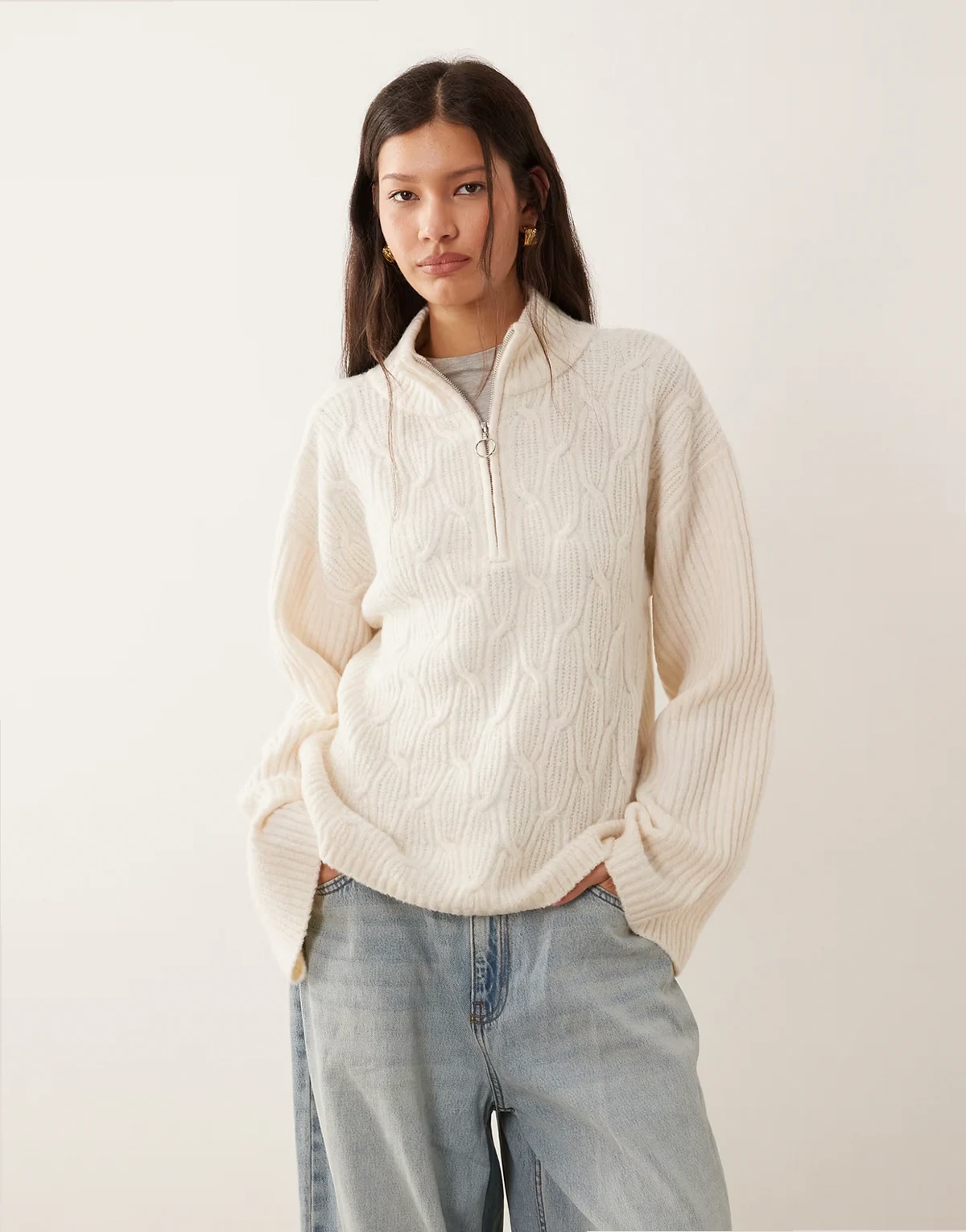 – Strickpullover in Cremeweiß mit Zopfmuster und Reißverschluss