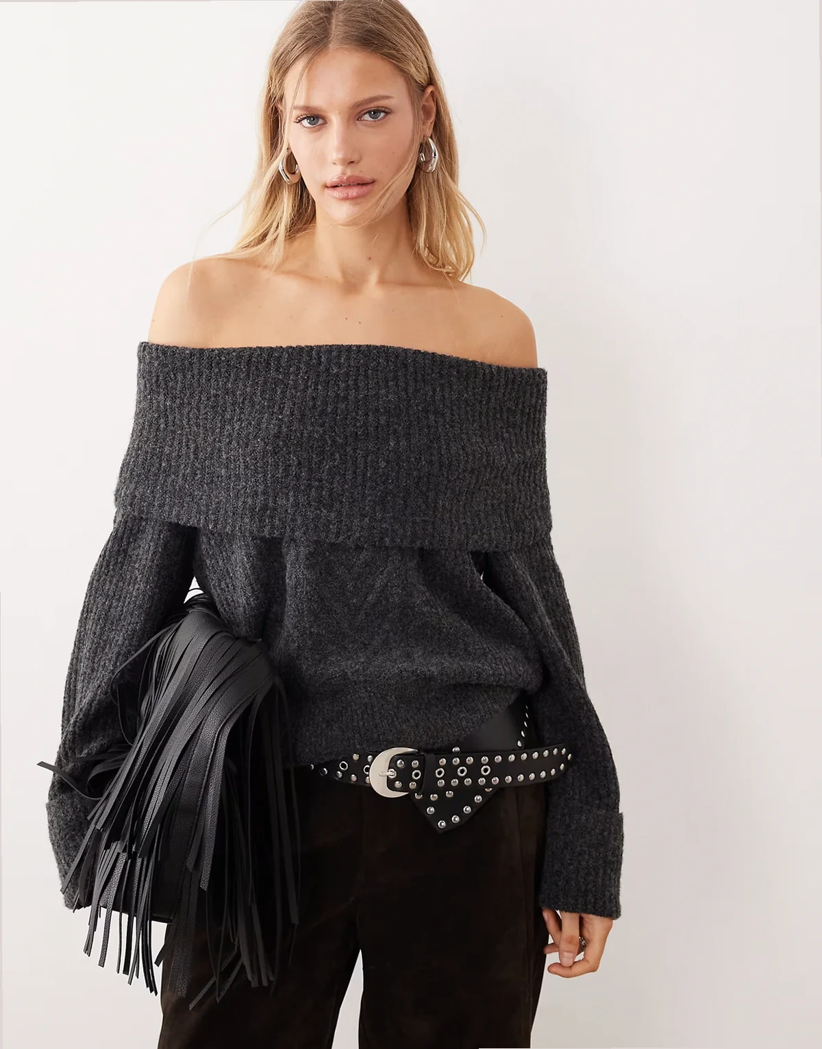 – Schulterfreier Strickpullover in Dunkelgrau