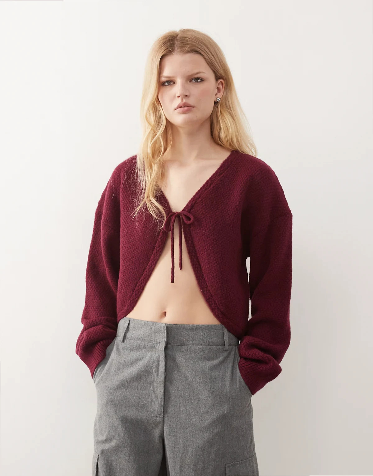 – Vorne gebundene Strickjacke in Pflaume