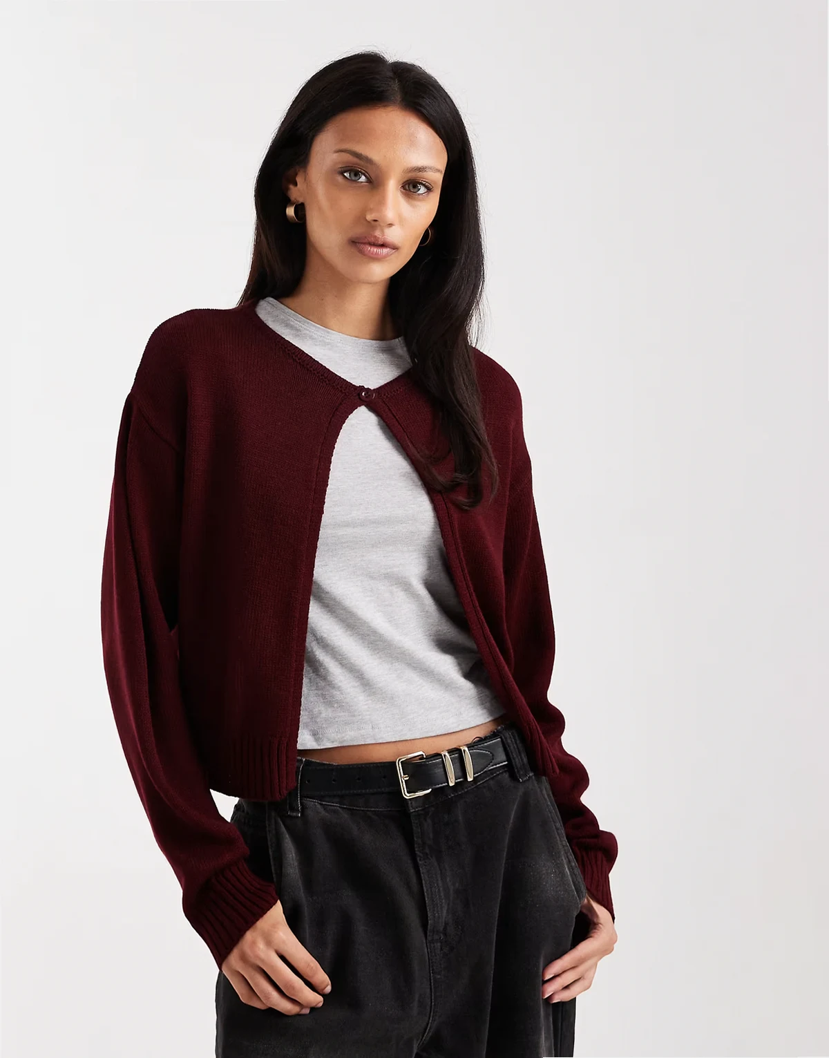 – Strickjacke in Kirschrot mit einem Knopf