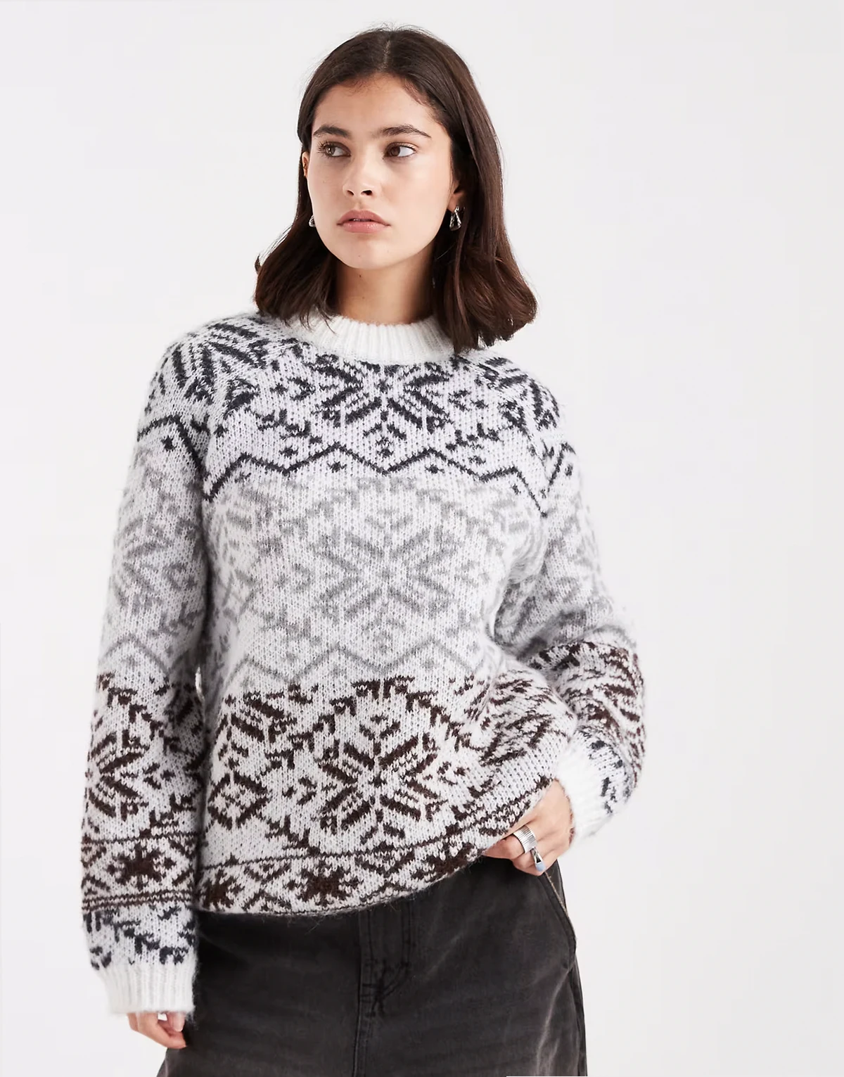 – Dzianinowy sweter z zabudowanym dekoltem w neutralny wzór Fair Isle