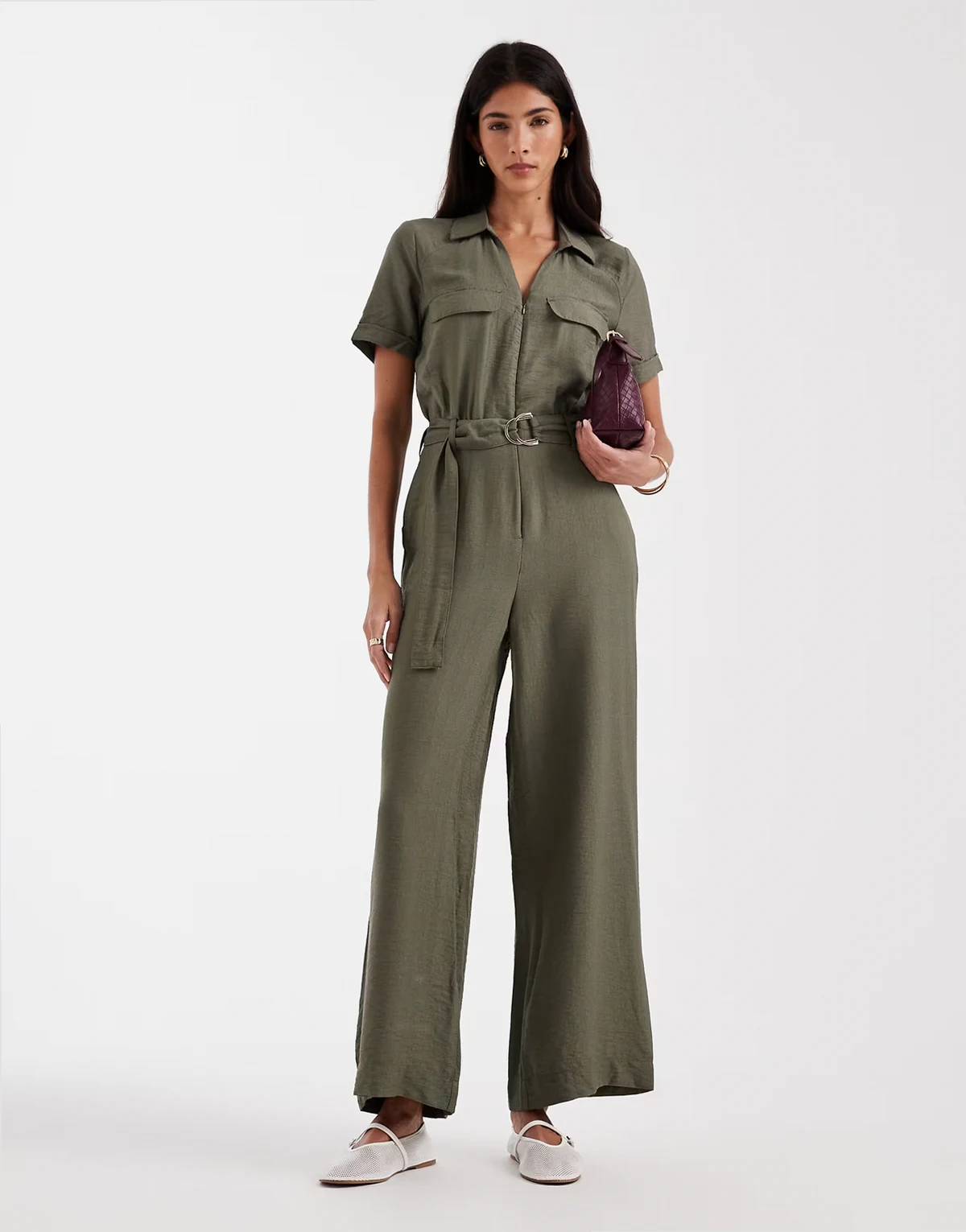 – Jumpsuit in Olivgrün mit Taillengürtel und Utility-Taschen