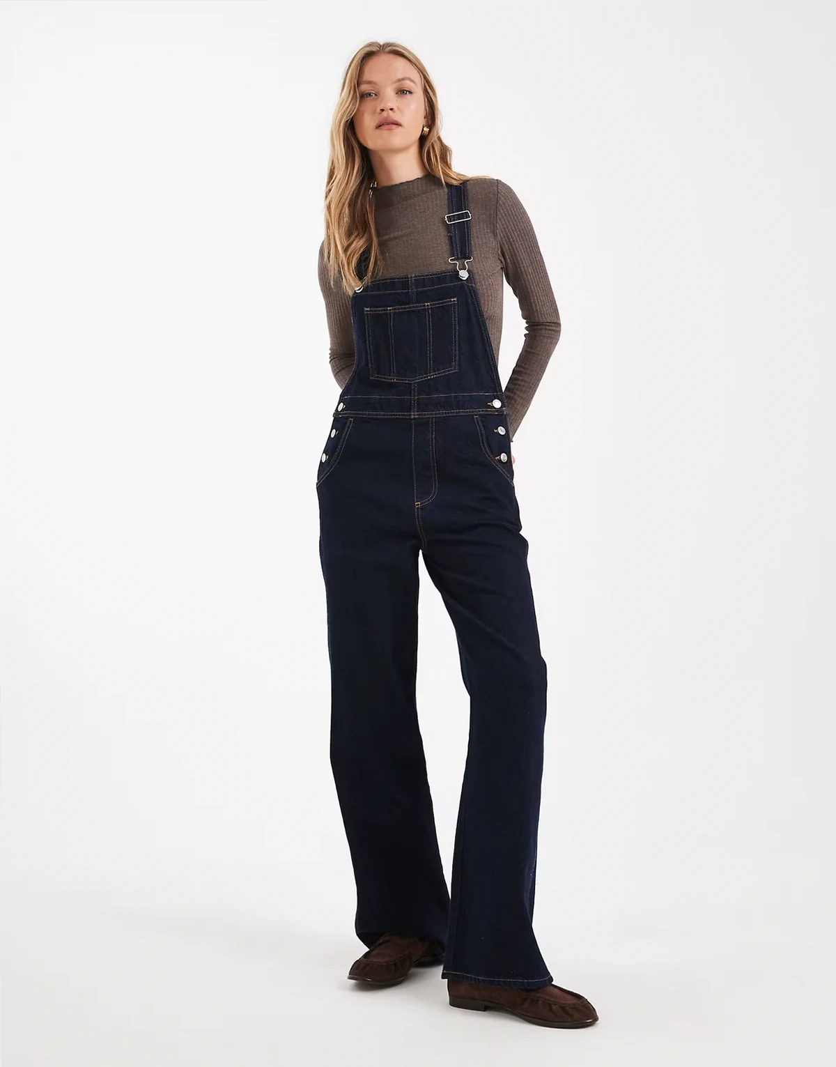 – Denim-Latzhose in Rinse-Waschung