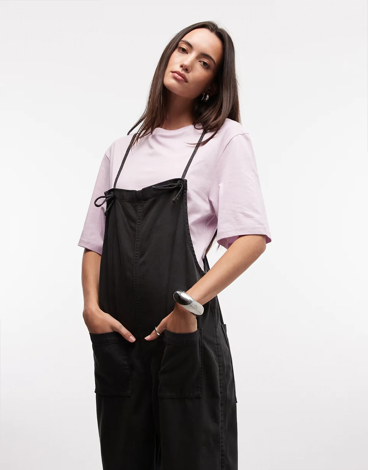 – Olga – Latzhose aus Twill in schwarzer Waschung