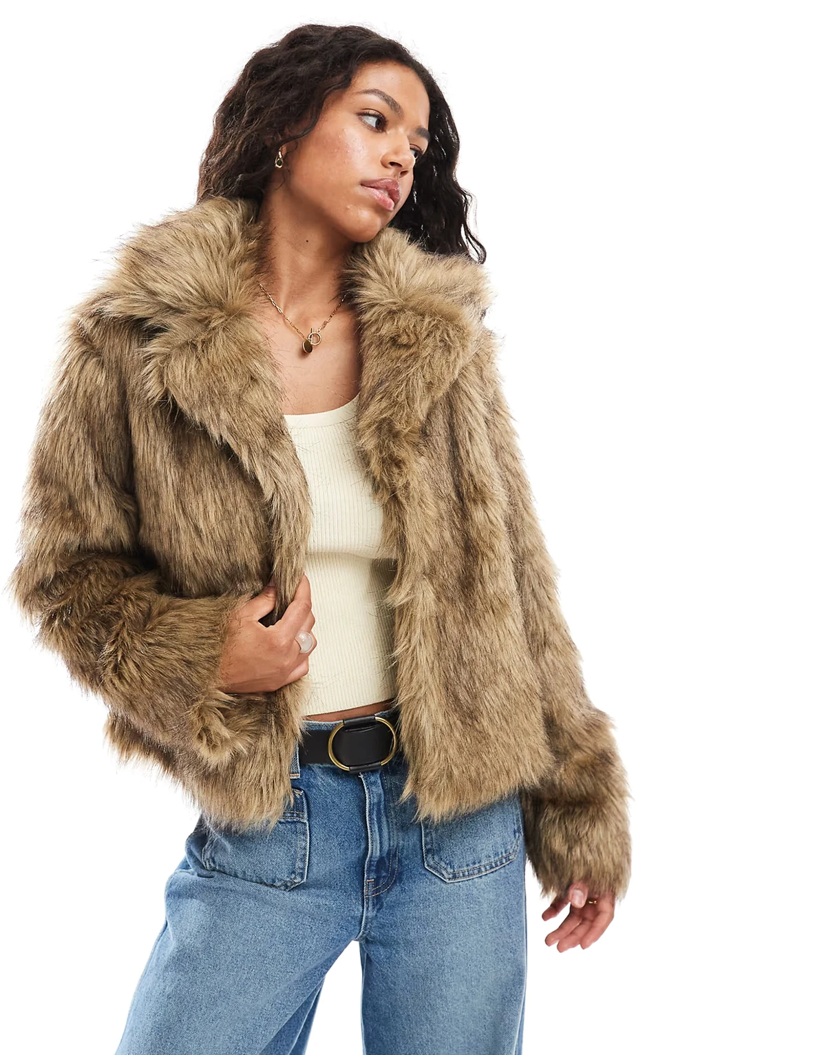 – Kurze Kunstpelz-Jacke in Hellbraun