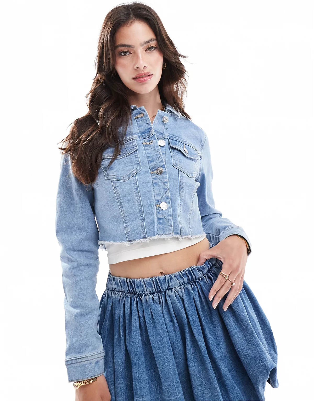– Kurze Jeansjacke in hellblauer Waschung