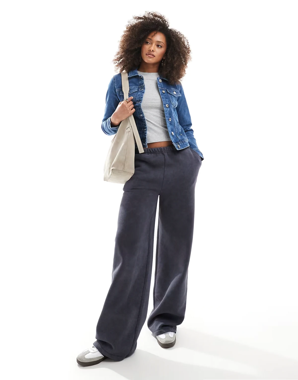 – Figurbetonte Jeansjacke in mittelblauer Waschung