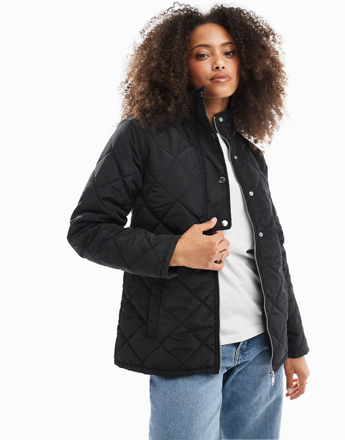 – Gesteppte Jacke in Schwarz mit Schnürdetail und Stehkragen