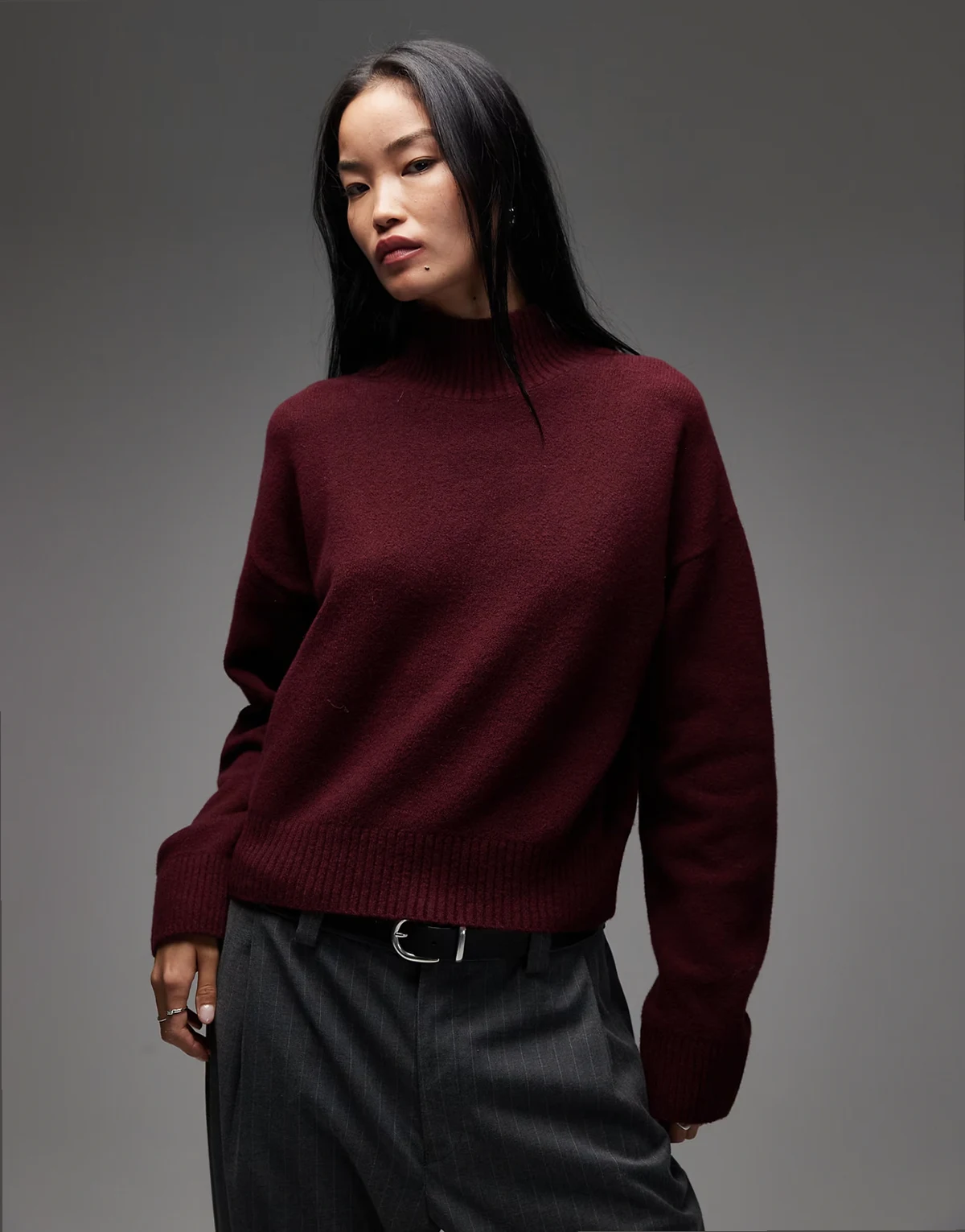 – Hochgeschlossener Relaxed-Fit-Strickpullover in Burgunderrot