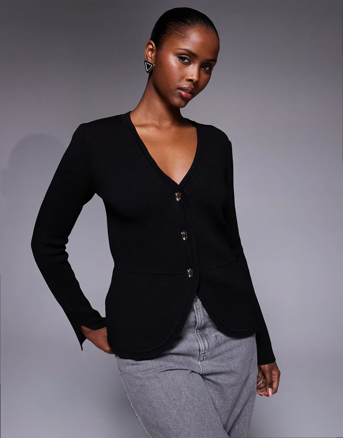 curved hem detail cardigan in black