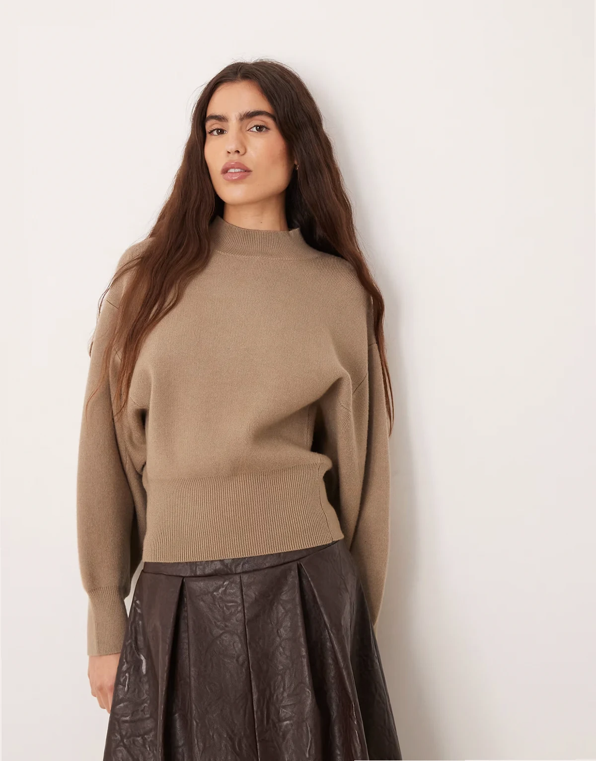 – Taillierter Pullover in Grau