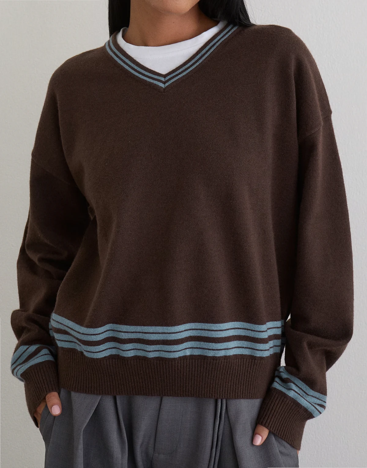 Yarnia slouchy v neck sweater in brown