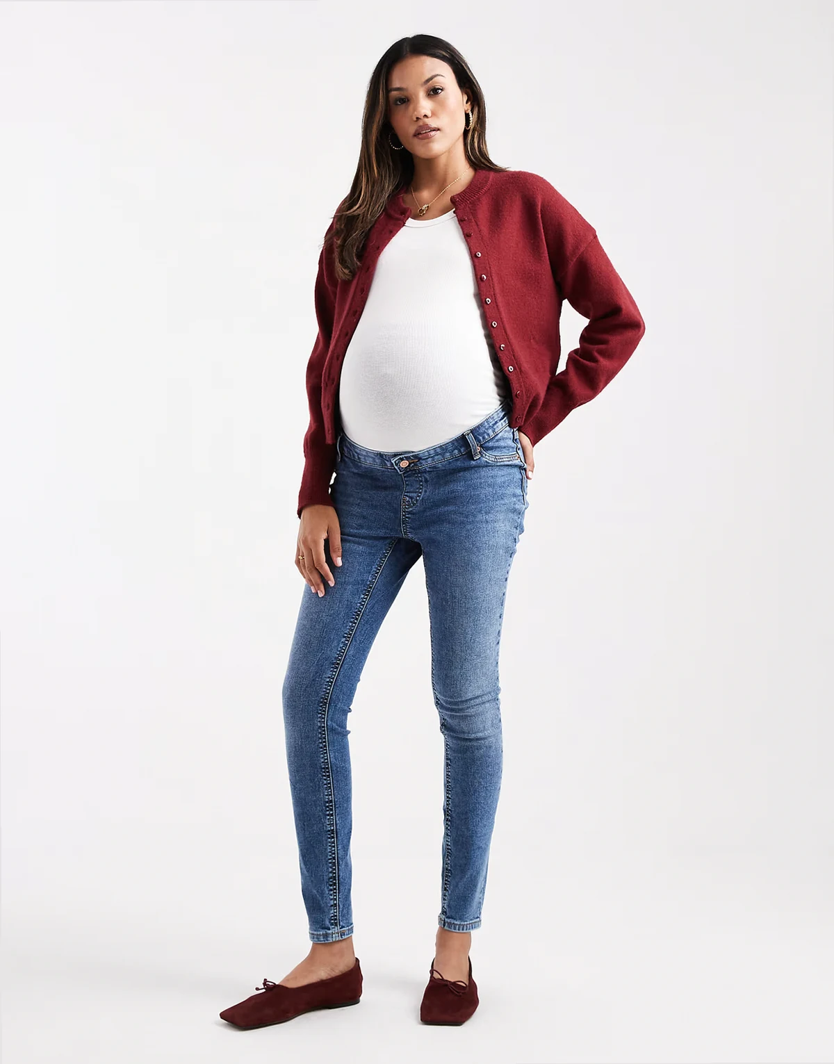 ASOS DESIGN Maternity – Ultimate – Jeans in Mittelblau mit engem Schnitt, Umstandsmode
