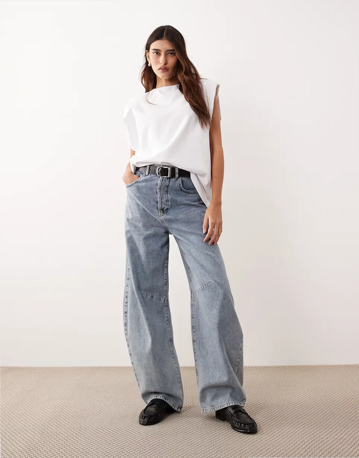 Sydney denim barrel leg jean in 90's light wash blue