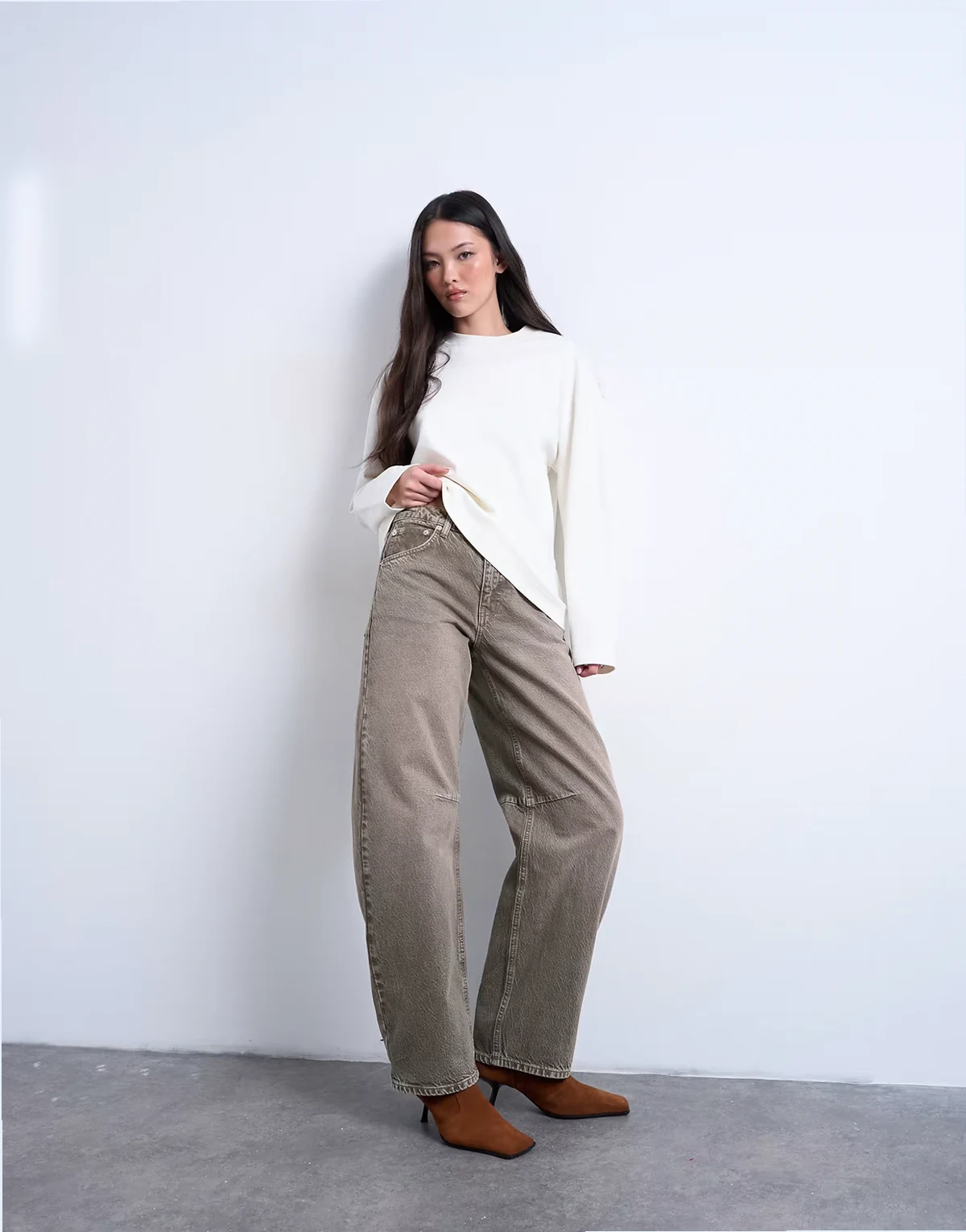 – Barrel-Jeans in Pesto mit mittelhohem Bund
