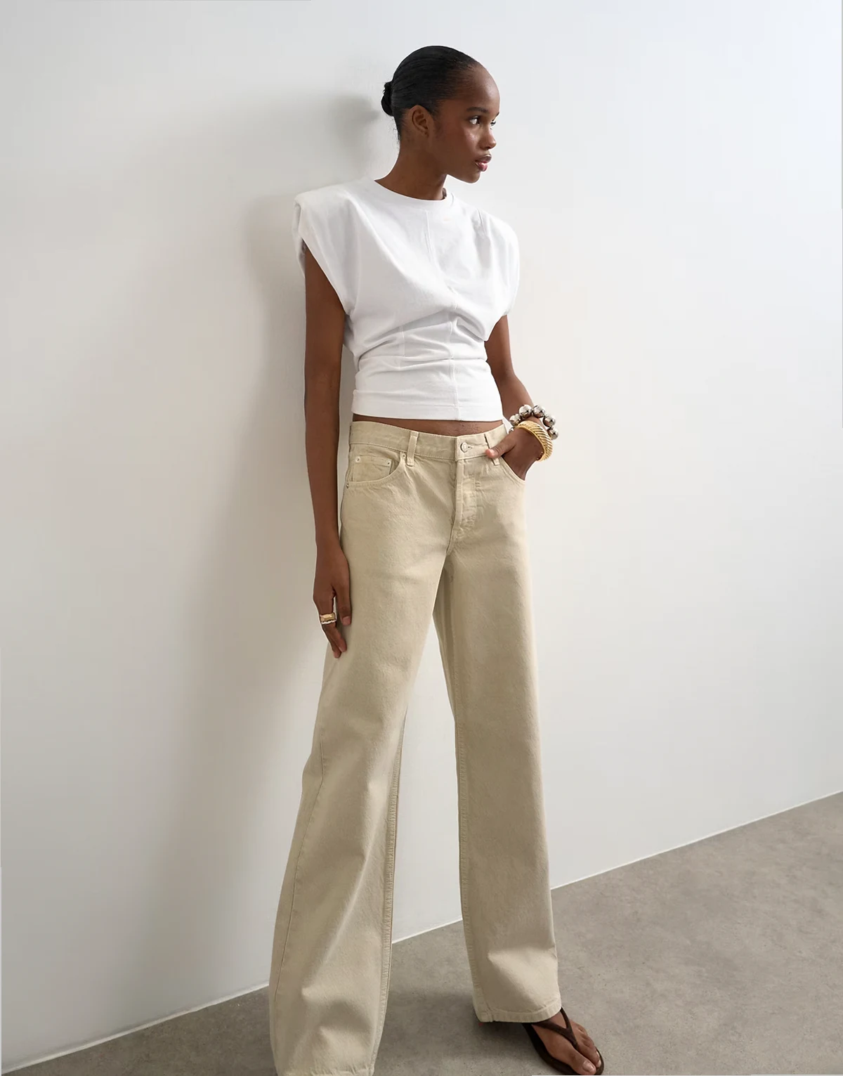 – Ember – Gerade geschnittene Jeans in Hellbeige mit niedrigem Bund