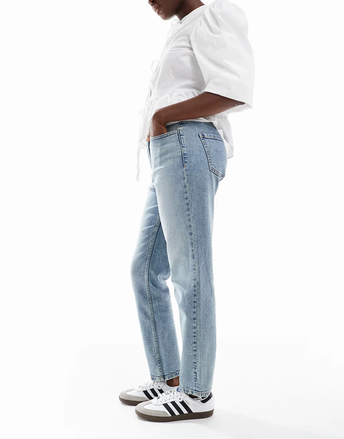 Hourglass – Bequeme Jeans in Mittelblau mit schmalem Schnitt