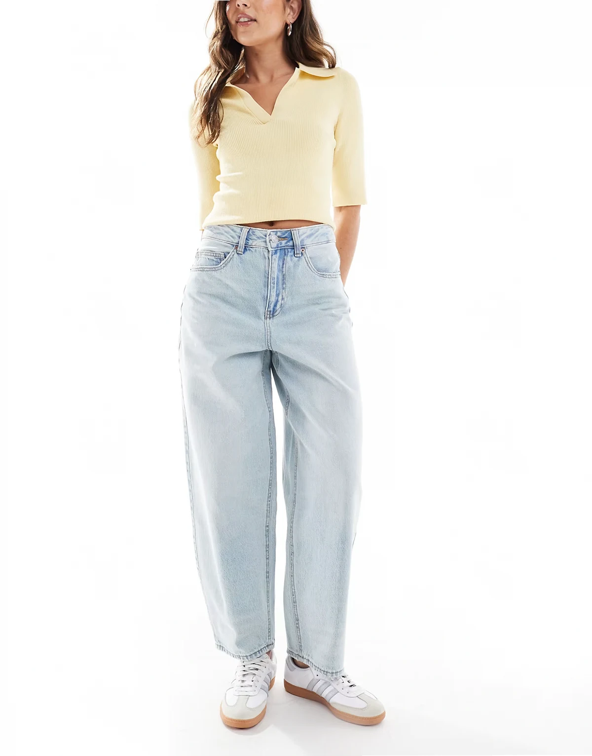 – Billie – Barrel-Jeans in hellblauer Waschung