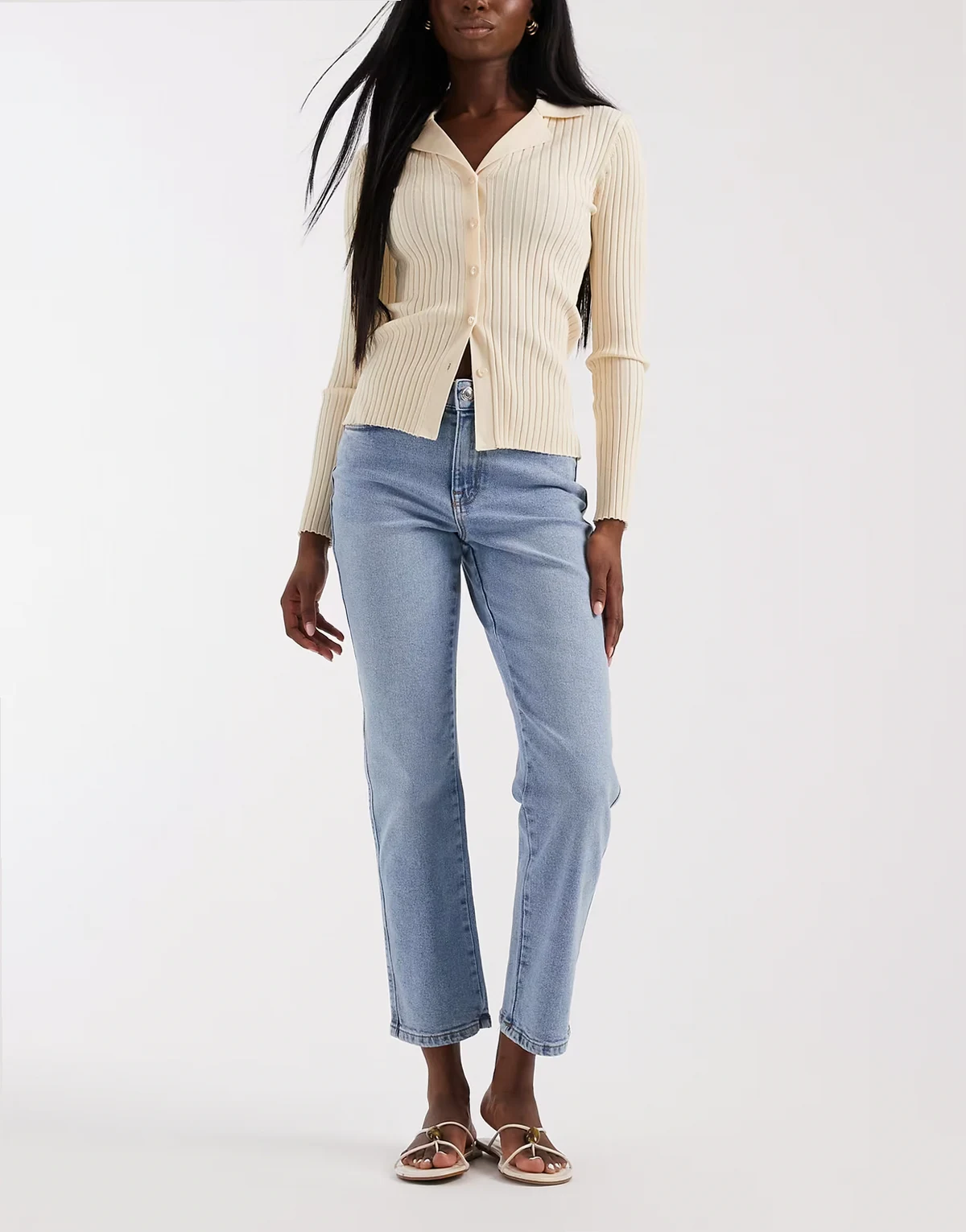 – Amara – Knöchellange Stretch-Jeans in hellblauer Waschung mit geradem Schnitt