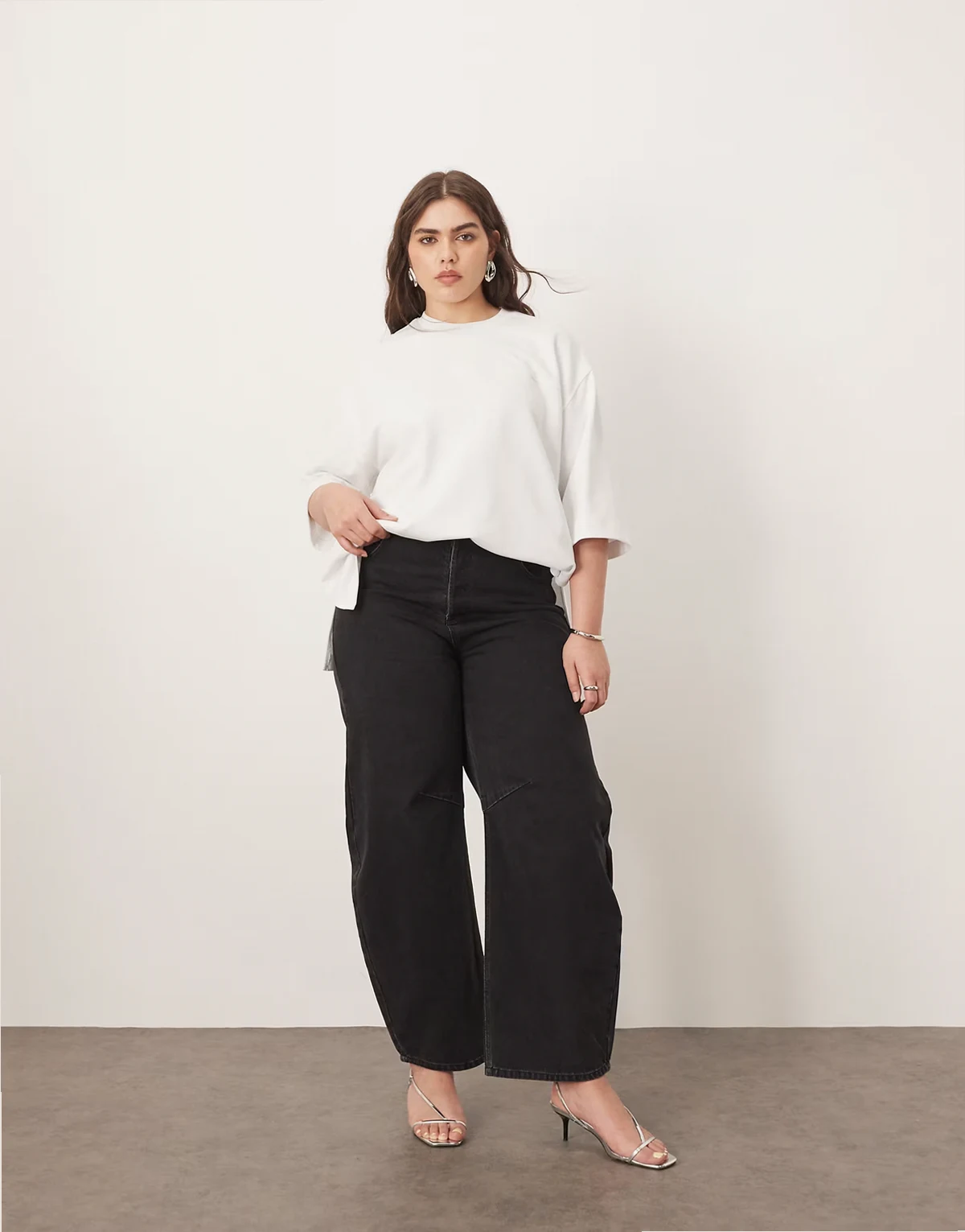 Curve Sydney denim barrel leg jeans in washed black