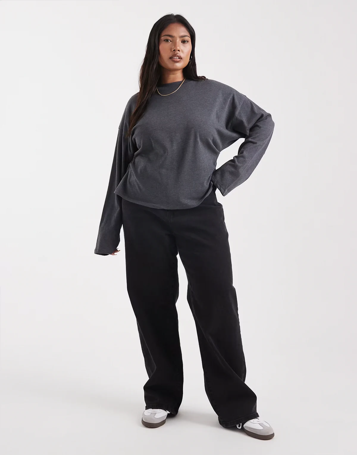 – Yolanda – Jeans in Schwarz mit weitem Bein und mittelhohem Bund