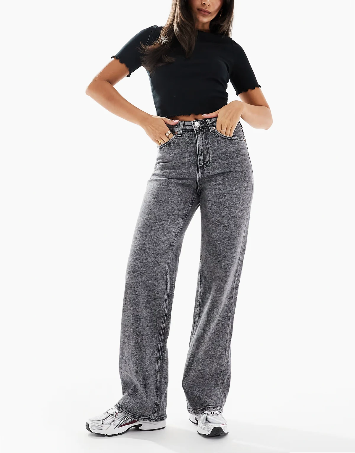 – Tessa – Weit geschnittene Jeans mit hohem Bund und Waschung in Mittelgrau