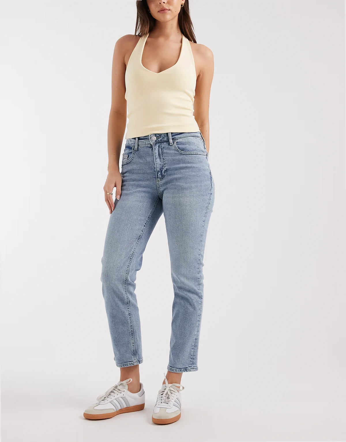 – Rosie – Elastische Cropped-Jeans in hellblauer Waschung mit schmalem Schnitt