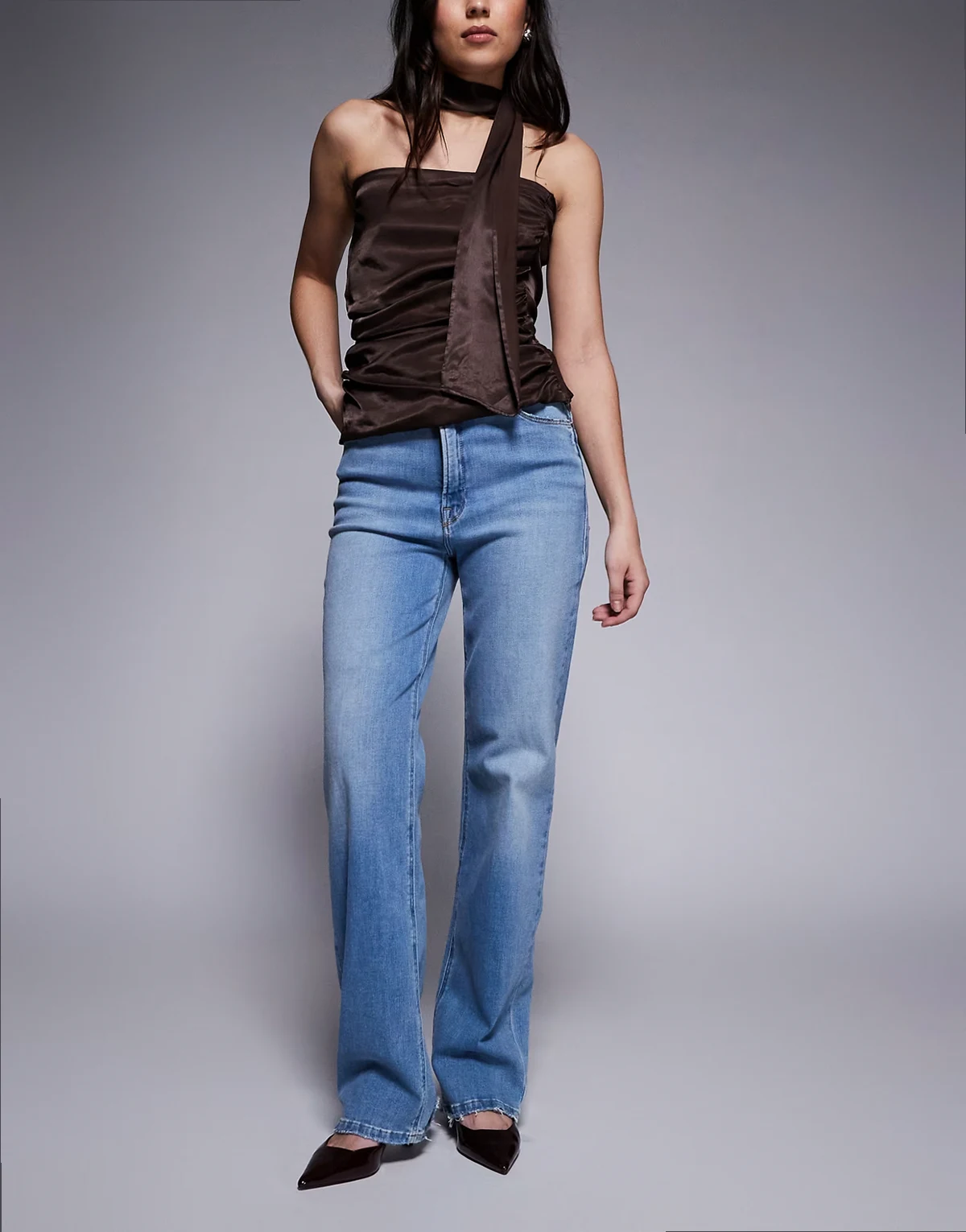 – Good True – Gerade geschnittene Super-Stretch-Jeans in hellblauer Waschung mit hohem Bund und unversäubertem Saum