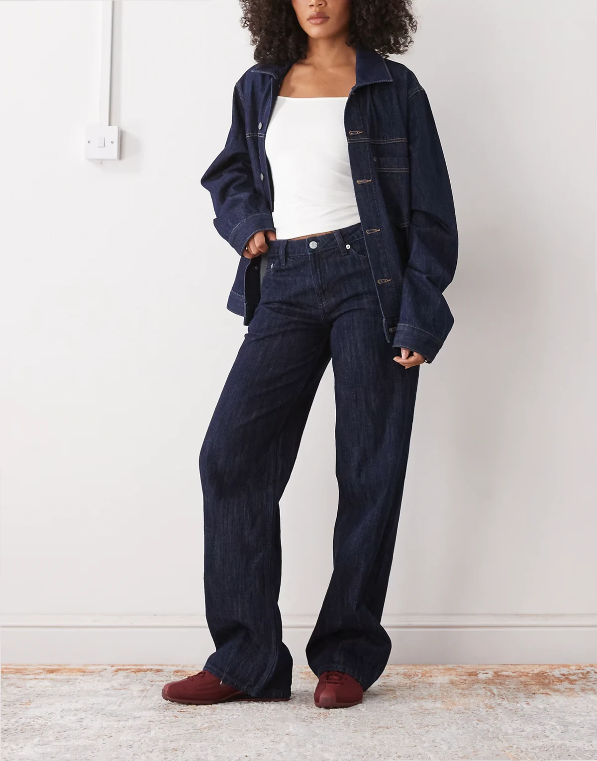 Ample low waist baggy fit jeans in dark blue slub wash