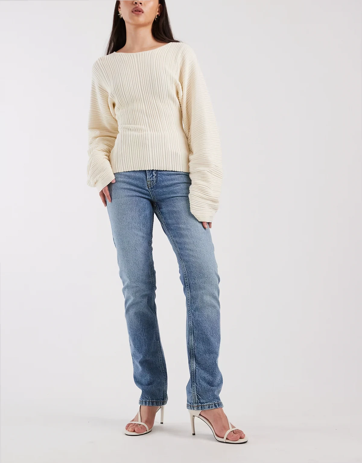 – Jeans in Mittelblau mit schmalem, geradem Schnitt und hohem Bund