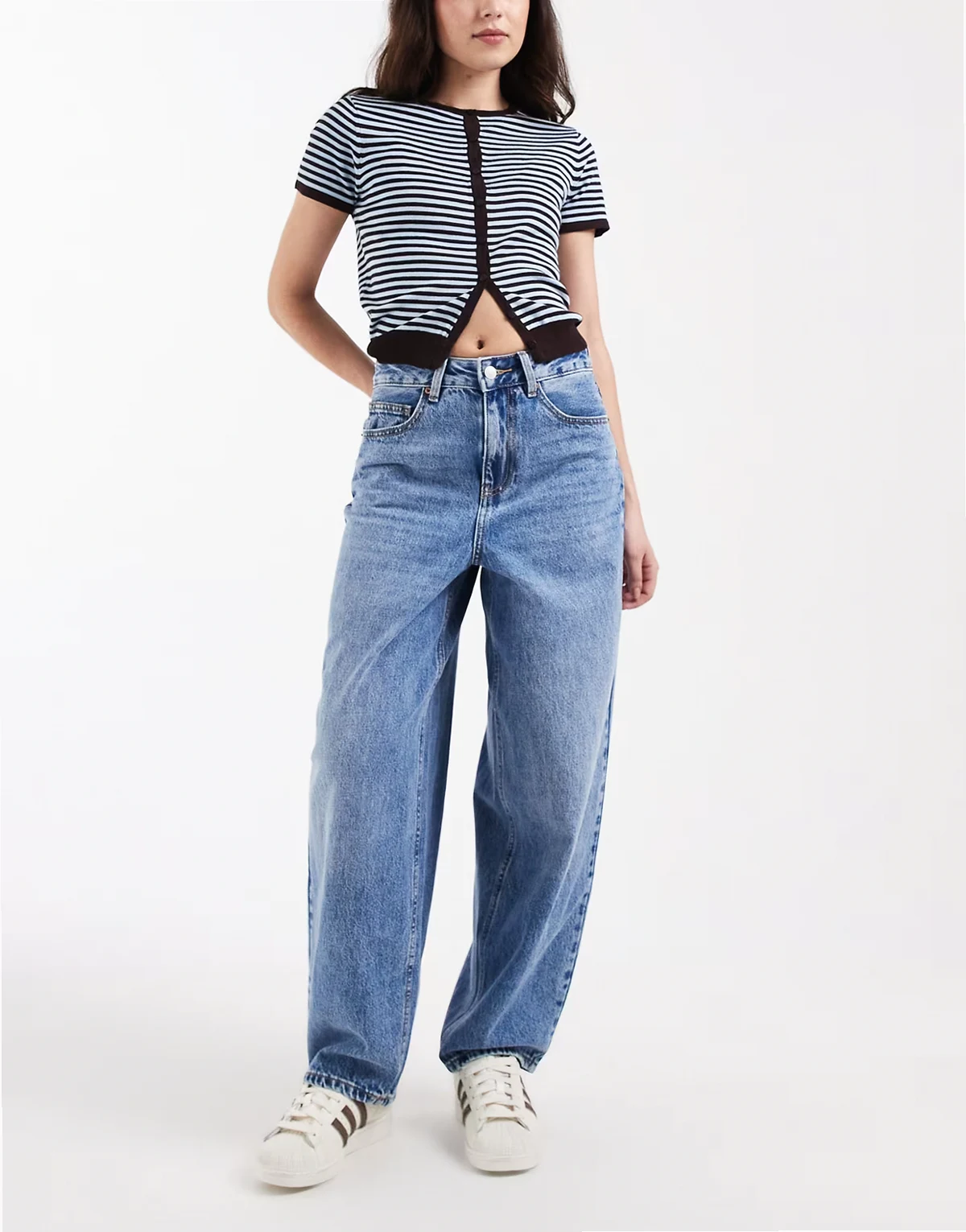 – Billie – Barrel-Jeans aus Denim in Mittelblau-Rinse-Waschung mit hohem Bund