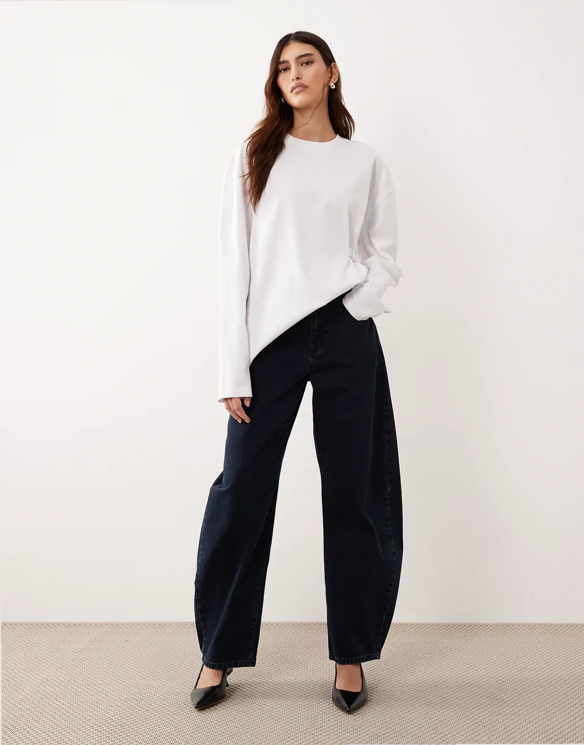 Tova tapered curved leg jeans with cuffed hem in blue black