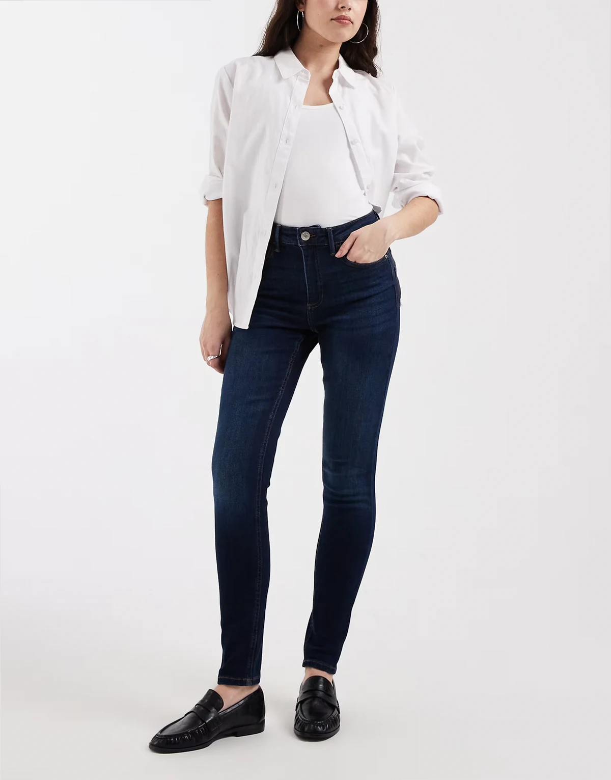– Skinny-Jeans aus dunkelblauem Denim mit mittelhohem Bund