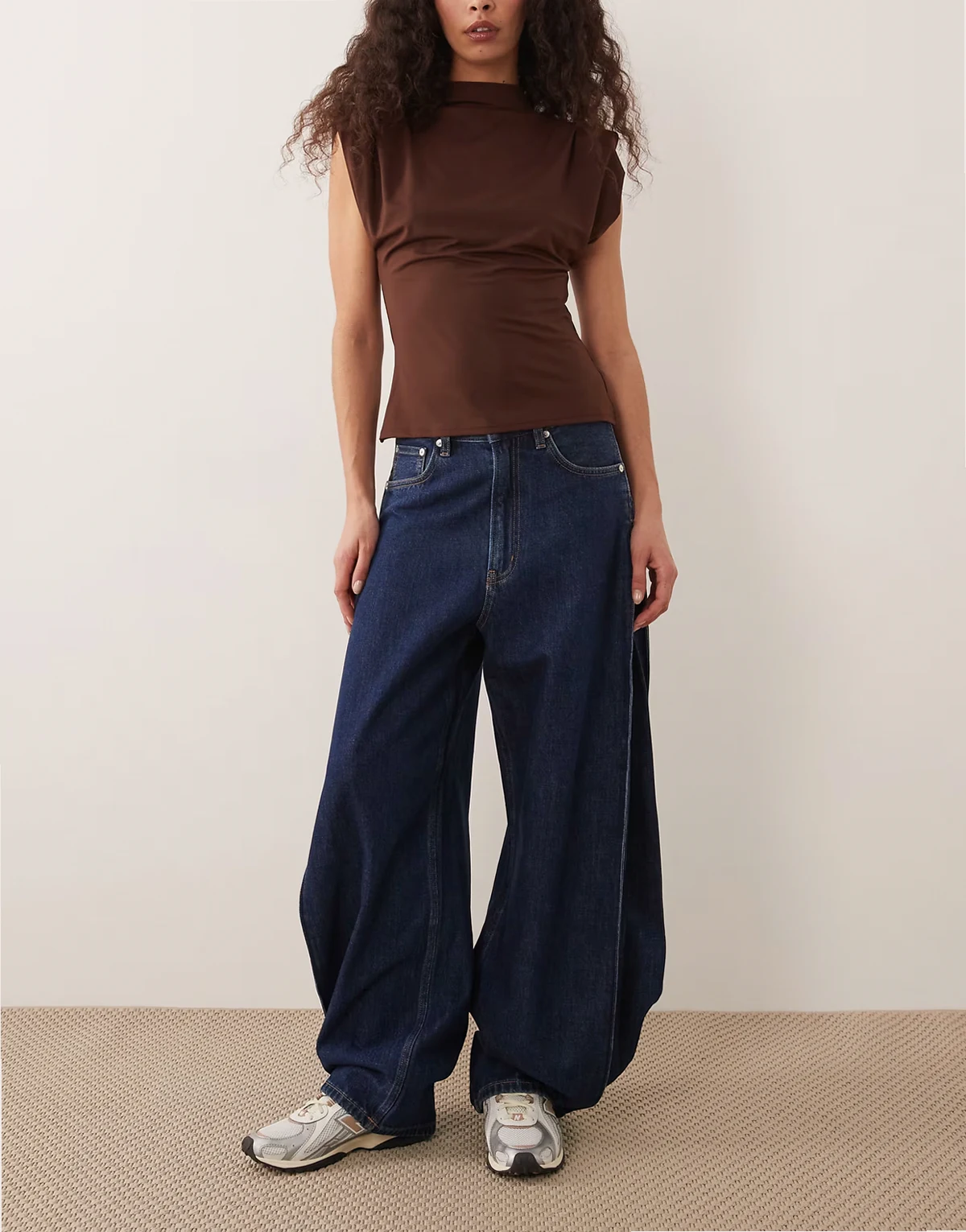 – Tiki – Barrel-Jeans in dunkelblauer Waschung