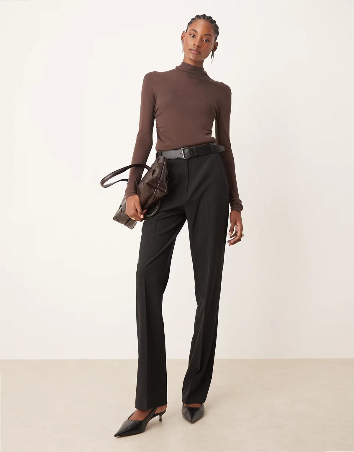 Tall – Elegante Slim-Fit-Hose in Schwarz mit geradem Schnitt und Gürtel