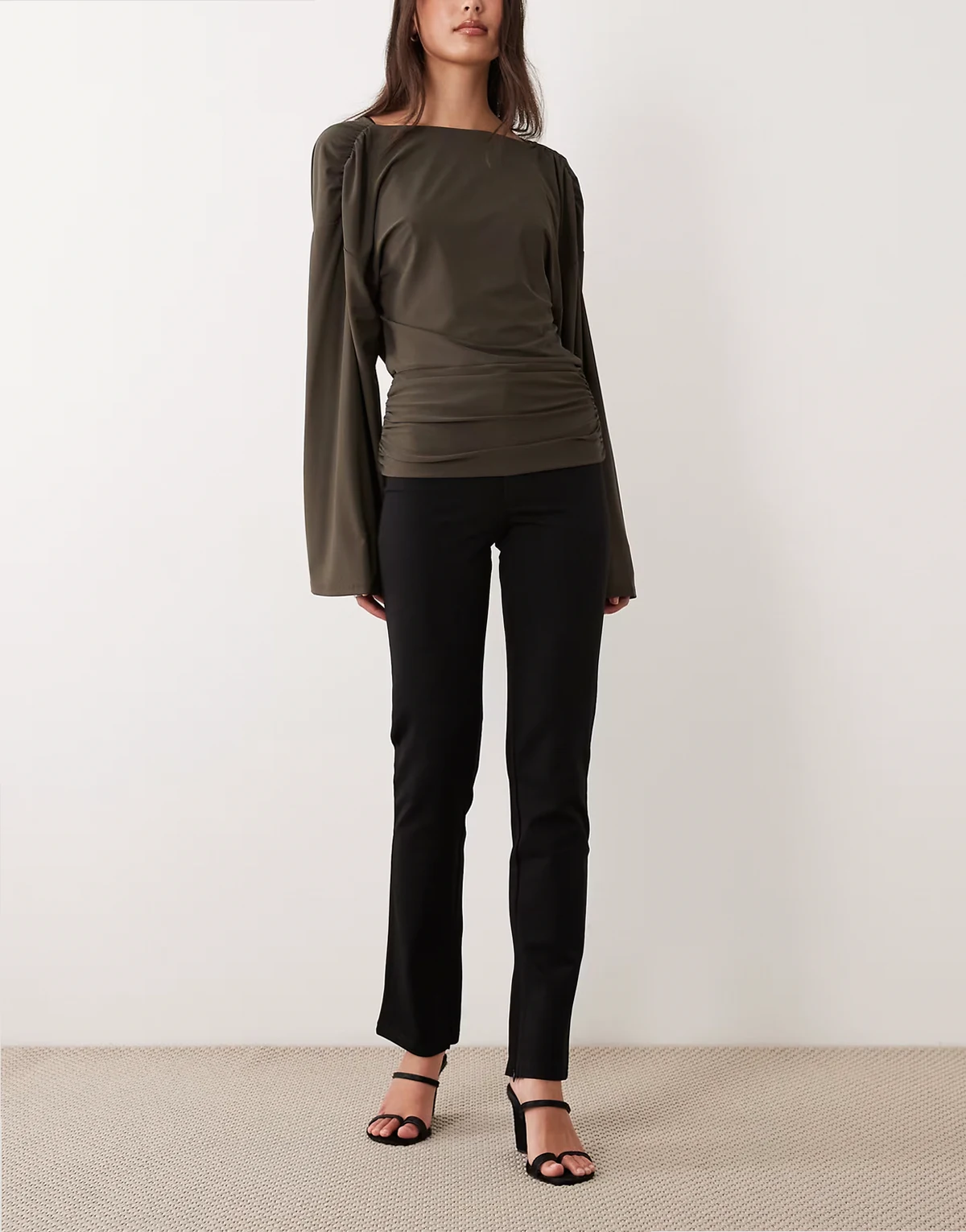 – Premium – Eng geschnittene Ponte-Leggings in Schwarz mit elegantem Bund und Reißverschluss am Saum