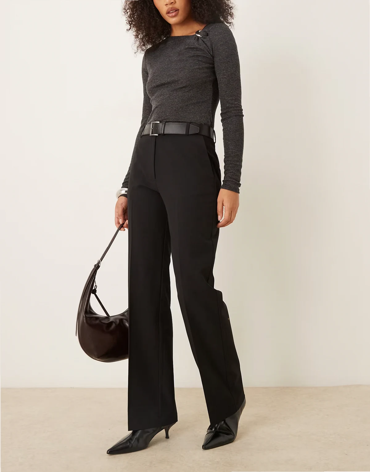 – Elegante Slim-Fit-Hose in Schwarz mit geradem Schnitt und Gürtel