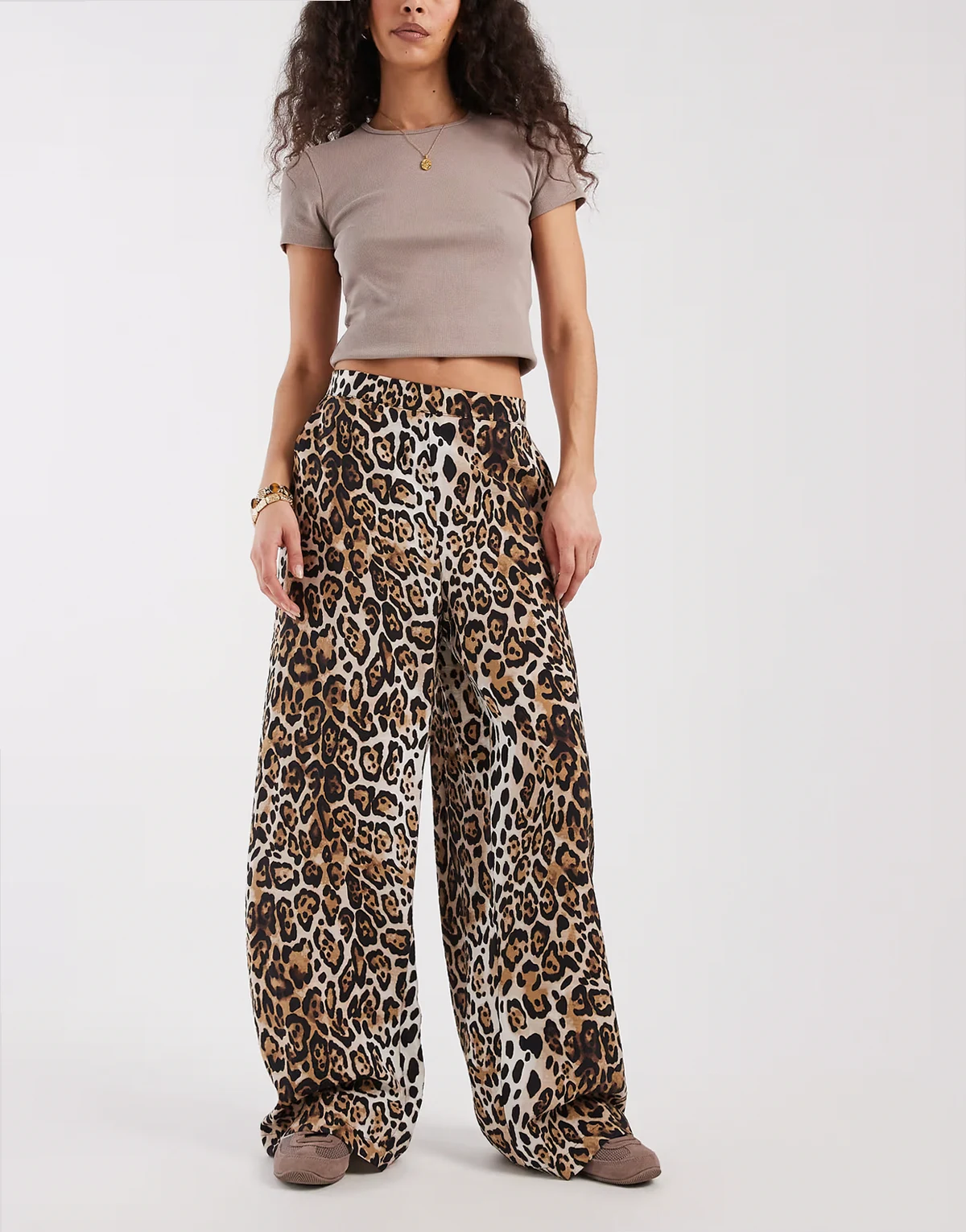 – Hose mit Leopardenmuster, hohem Bund und weitem Bein
