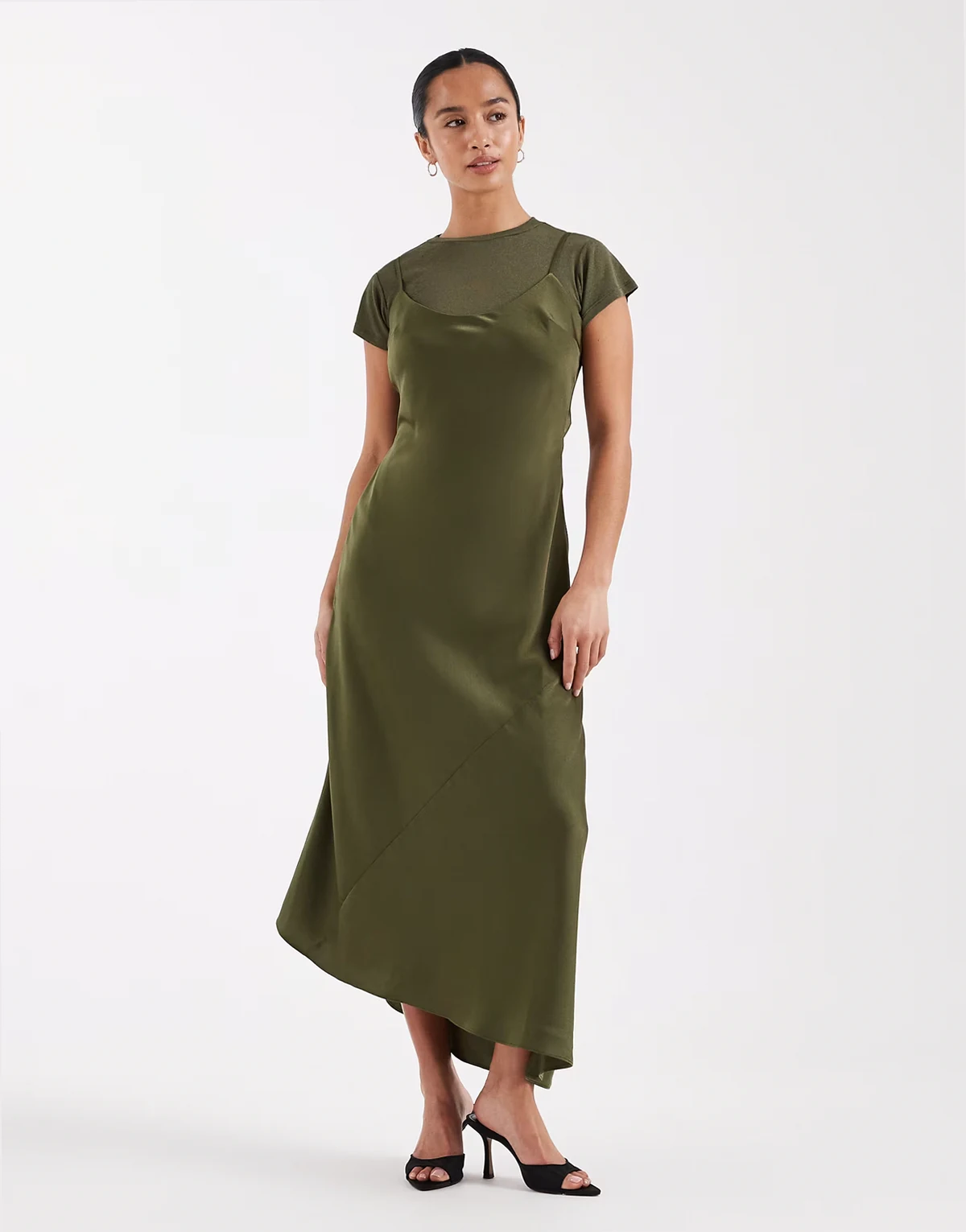 ASOS DESIGN Petite – Satynowa sukienka t-shirtowa midi typu 2 w 1, w kolorze khaki