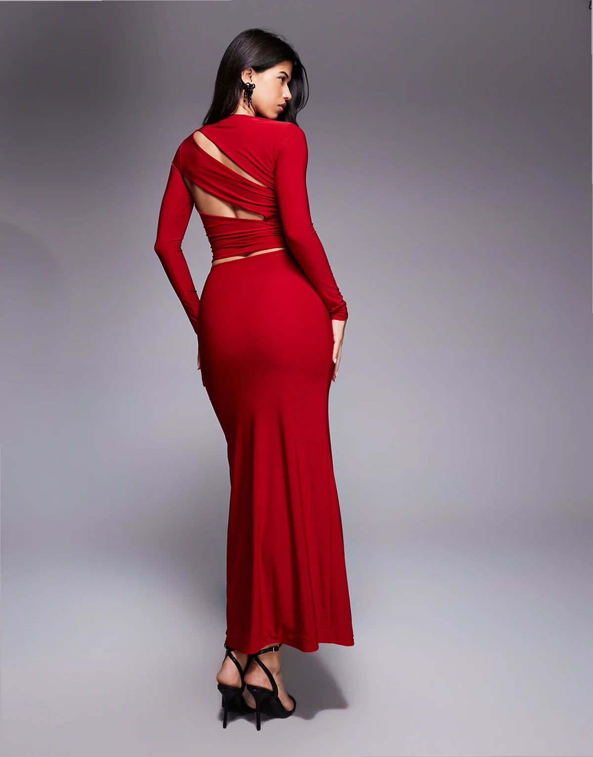 Exclusive – Wiśniowoczerwona dwuwarstwowa sukienka opinająca maxi z długimi rękawami i wycięciami na plecach