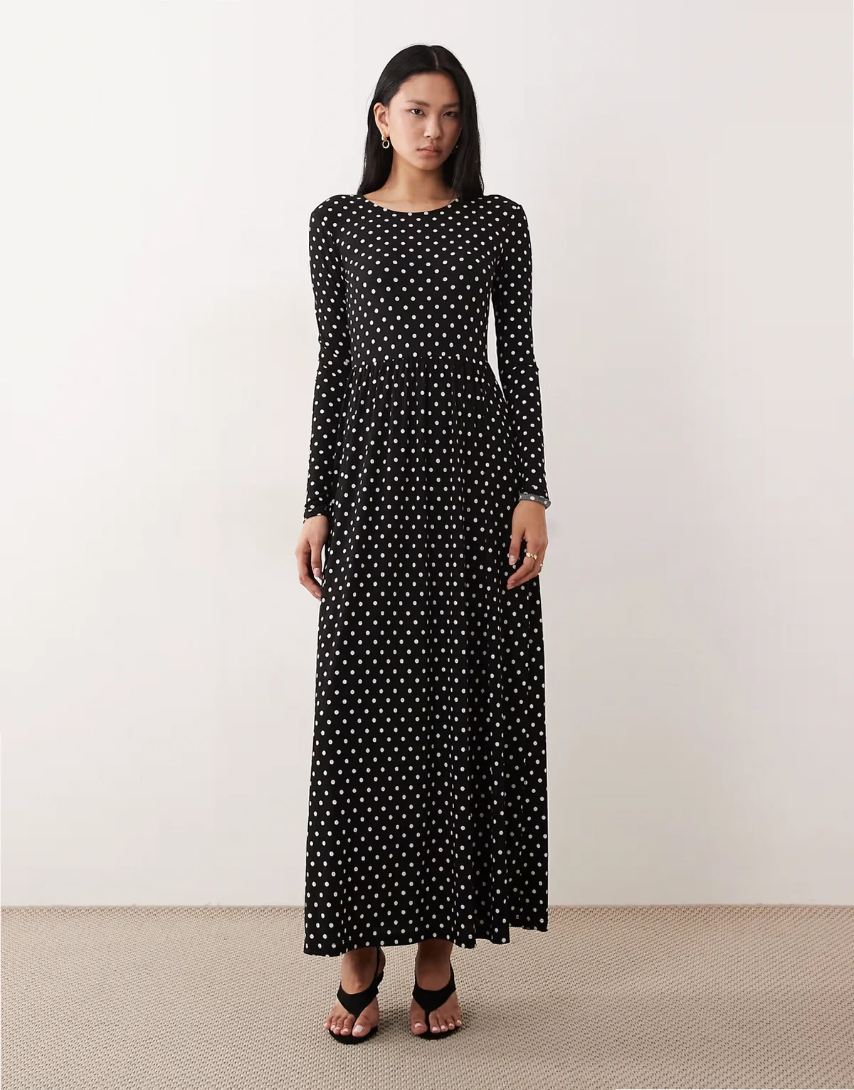 – Maxikleid in Schwarz mit Polka Dots
