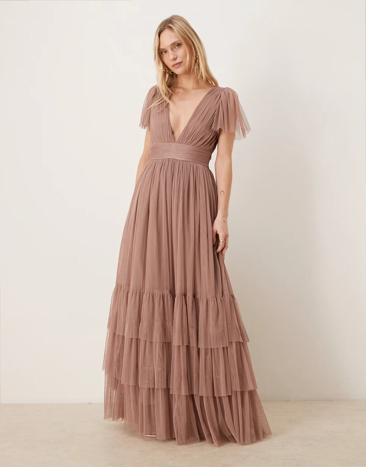Lace & Beads Bridesmaid – Madison – Rdzawobrązowa sukienka maxi z rozkloszowanymi rękawami